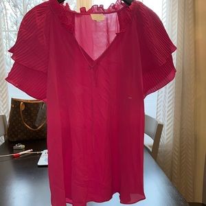 Pink shirt sleeve blouse.